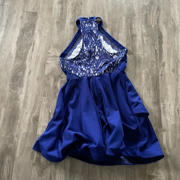 Women’s dress - Picture 2 of 2